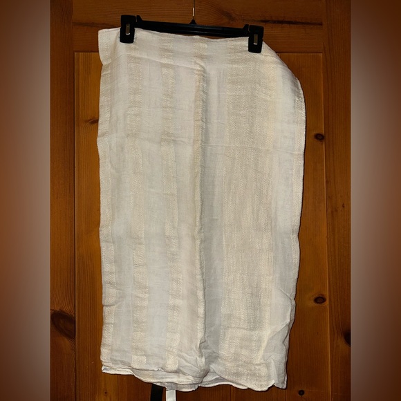 Ann Taylor Scarf off white never worn still has tags - Picture 2 of 6